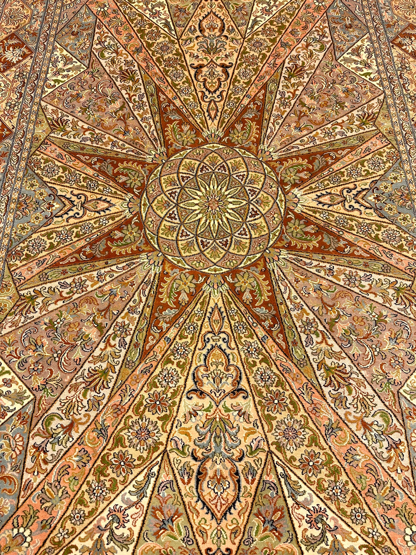 6x4 Ft Gumband Silk Carpet ArtAsiaHandicrafts