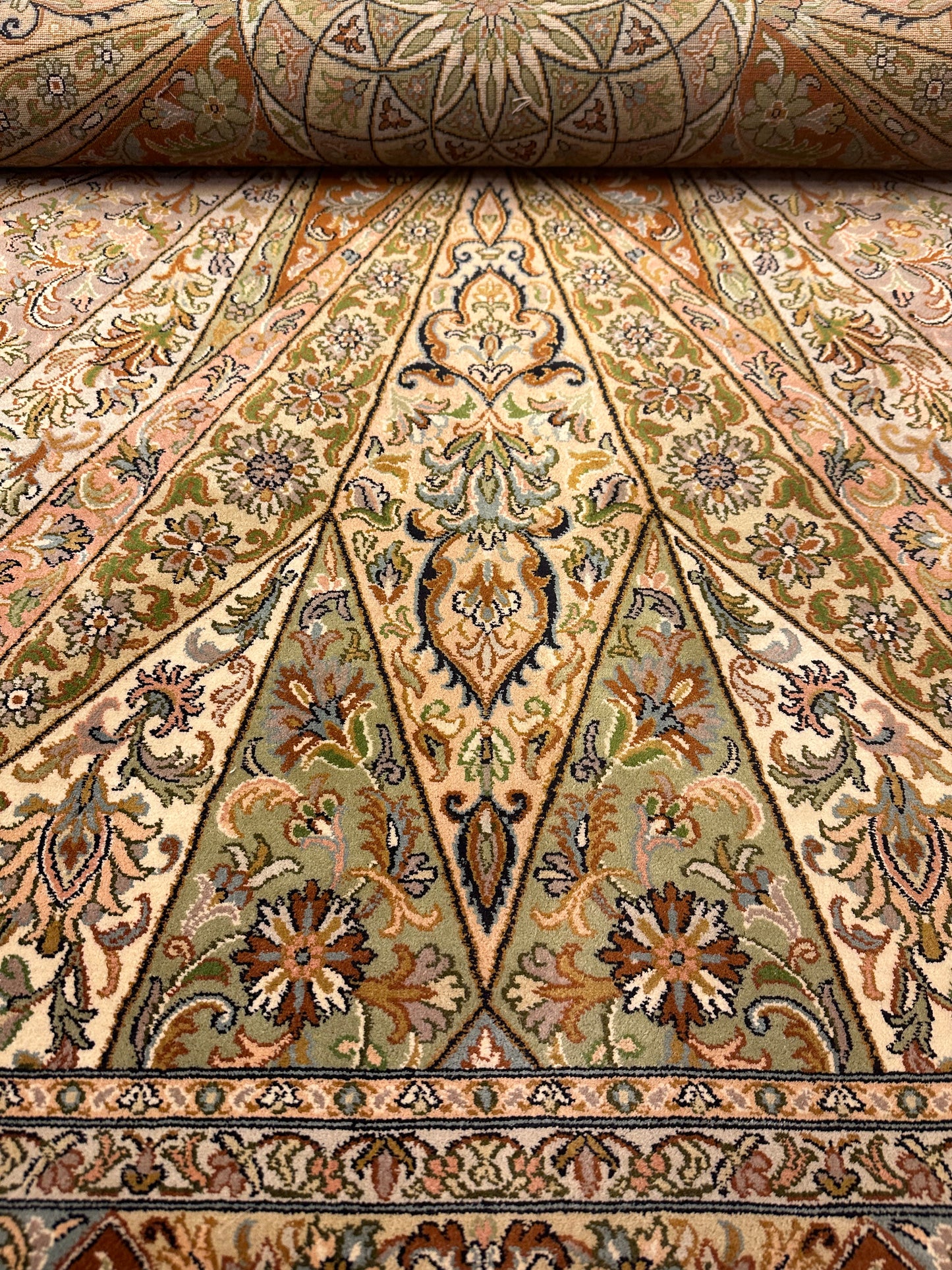 6x4 Ft Gumband Silk Carpet ArtAsiaHandicrafts