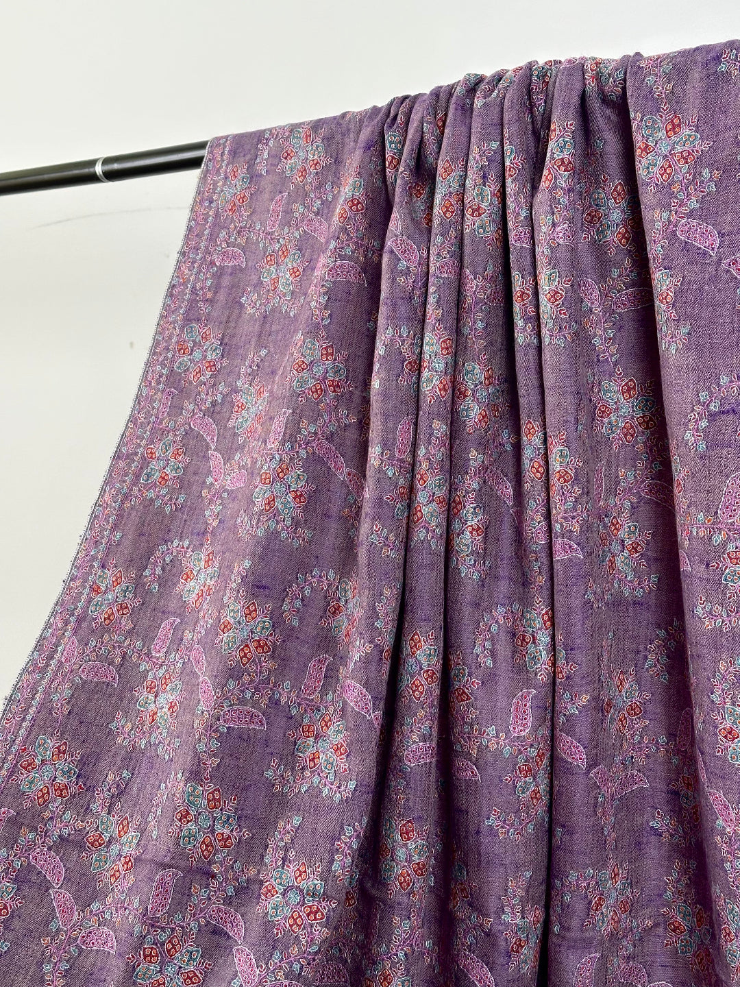 PASTEL PURPLE SOZNI EMBROIDERY DRAPE PURE PASHMINA SHAWL