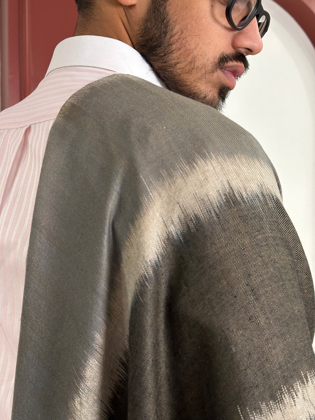 HANDWOVEN PASHMINA CHARCOAL GREY IKAT WEAVE STOLE