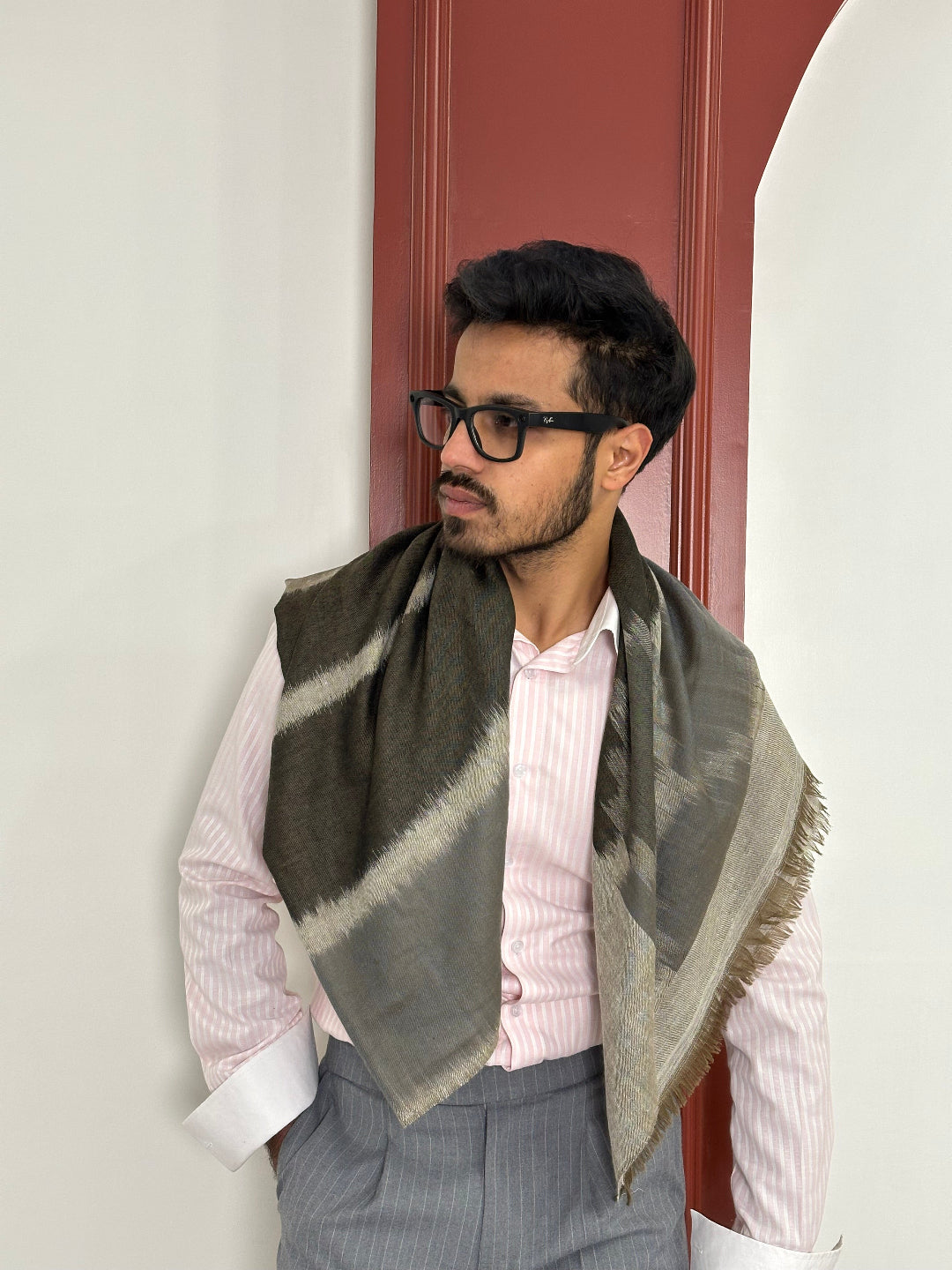 HANDWOVEN PASHMINA CHARCOAL GREY IKAT WEAVE STOLE