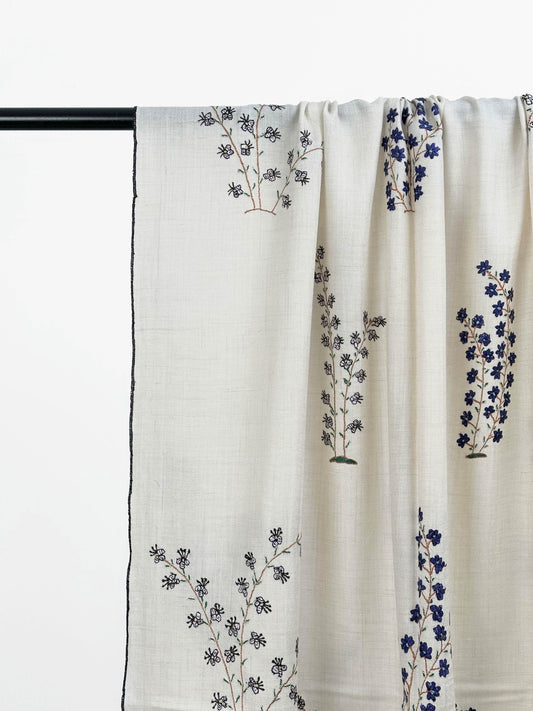 LIGHTWEIGHT EVERYDAY WEAR WHITE BUTI PASHMINA SCARF