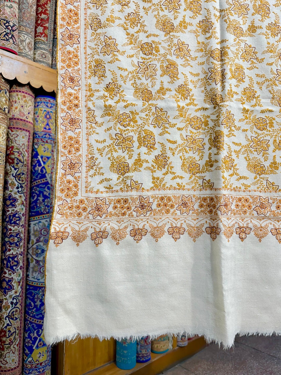White Gold Sozni Pashmina Shawl ArtAsiaHandicrafts